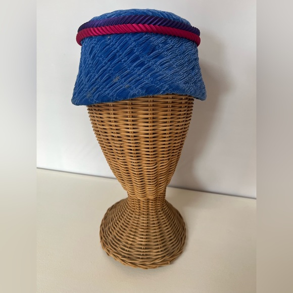 Women’s 21 1/4” Blue Crushed Velvet Vintage Hat with Purple and Fuchsia Band - Picture 4 of 7